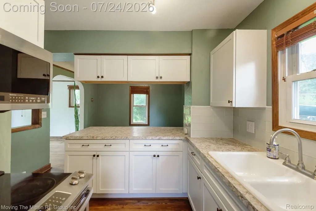 2037 Vivian Road Frenchtown Township MI 48162