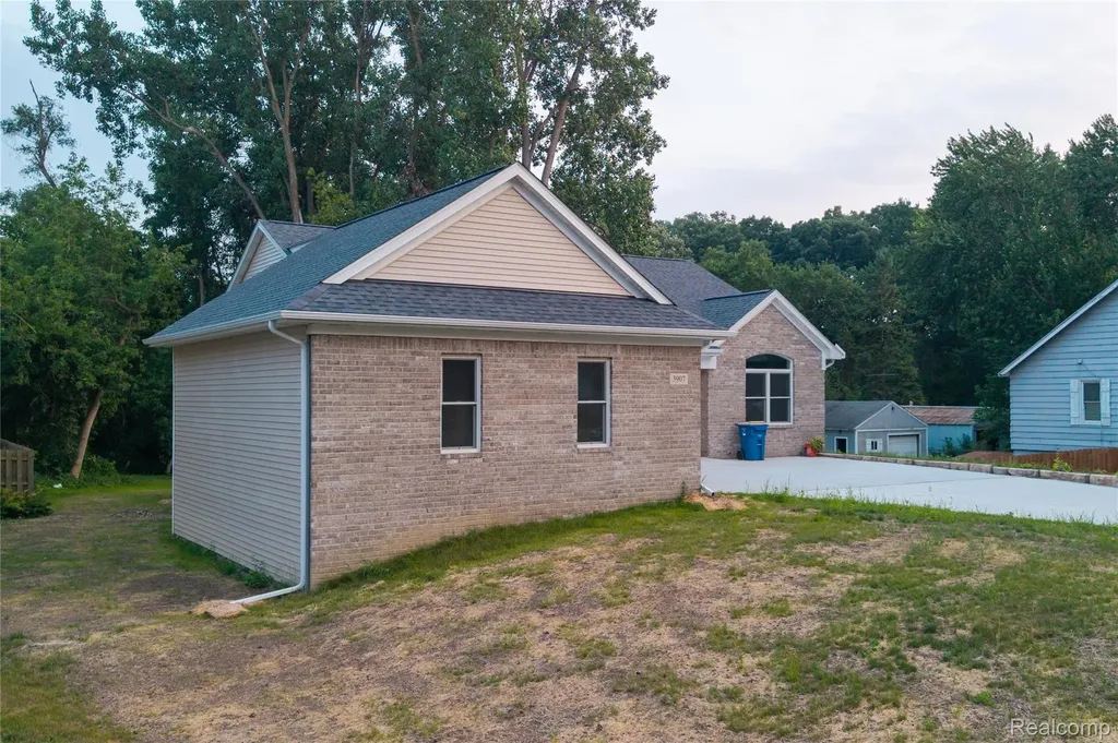3907 Pontiac Lake Road Waterford Charter Township MI 48328