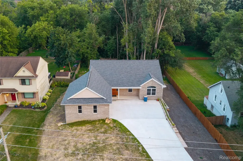 3907 Pontiac Lake Road Waterford Charter Township MI 48328