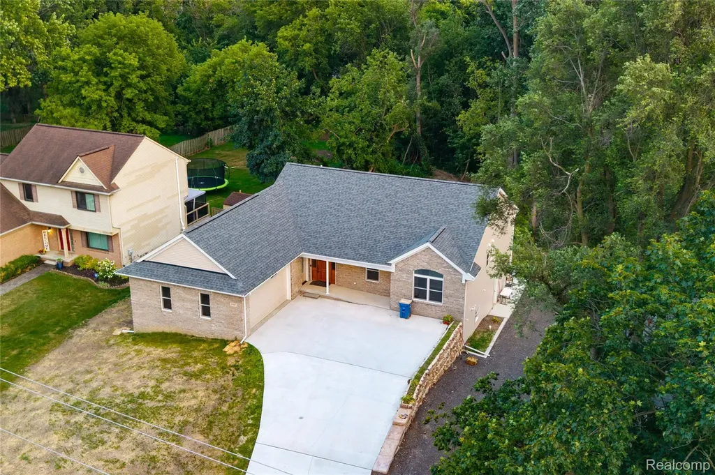 3907 Pontiac Lake Road Waterford Charter Township MI 48328