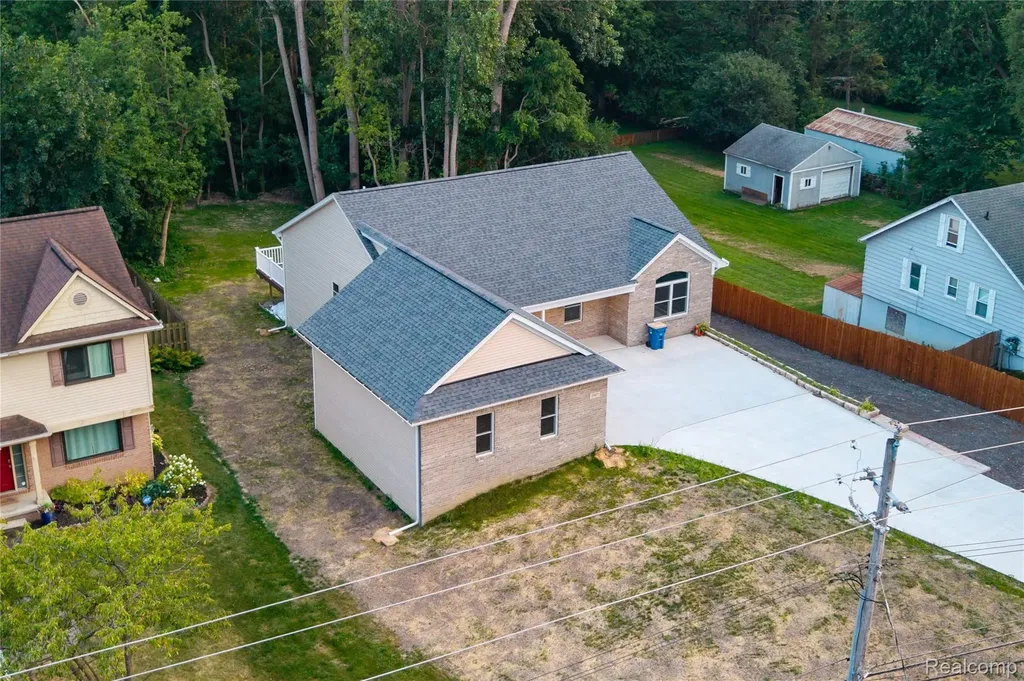 3907 Pontiac Lake Road Waterford Charter Township MI 48328