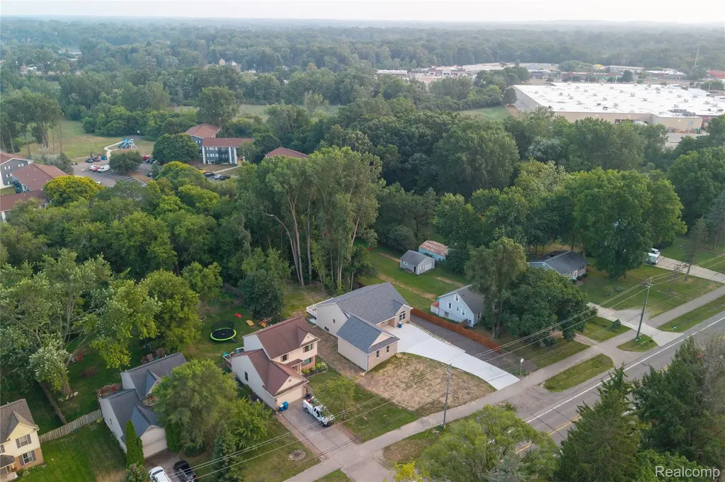 3907 Pontiac Lake Road Waterford Charter Township MI 48328