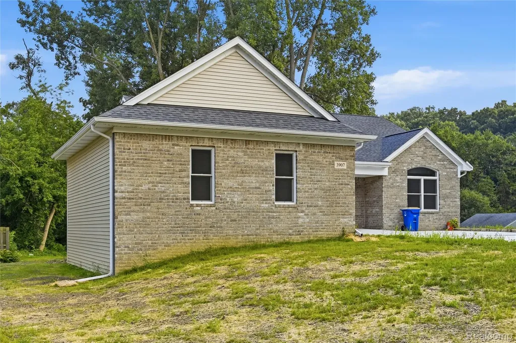 3907 Pontiac Lake Road Waterford Charter Township MI 48328