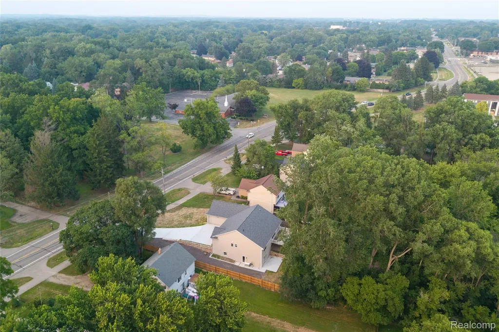 3907 Pontiac Lake Road Waterford Charter Township MI 48328