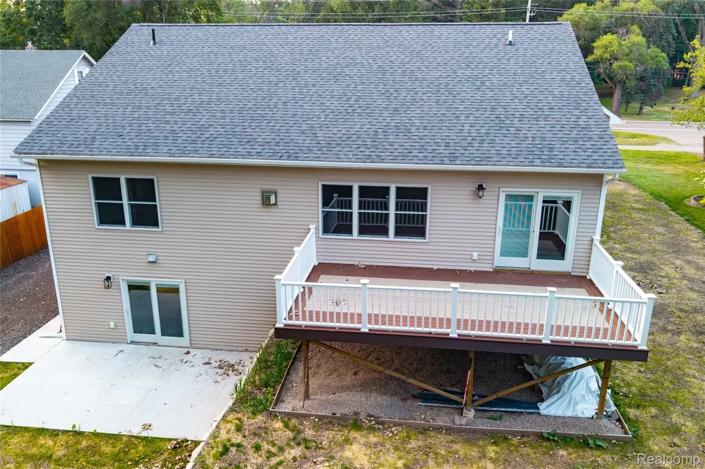 3907 Pontiac Lake Road Waterford Charter Township MI 48328