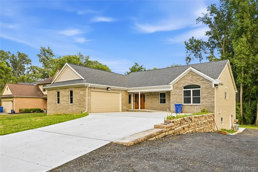 3907 Pontiac Lake Road Waterford Charter Township MI 48328