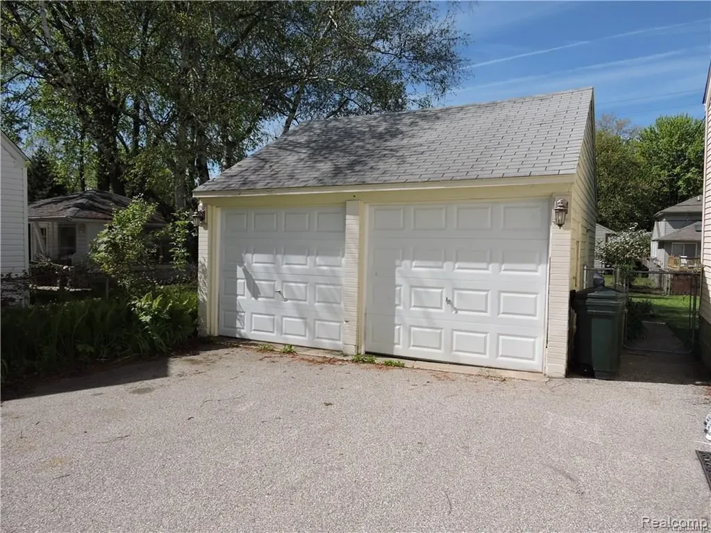 335 Midland Boulevard Royal Oak City MI 48073