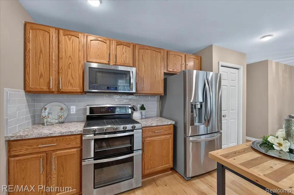 1698 Treyborne Circle Commerce Charter Township MI 48390