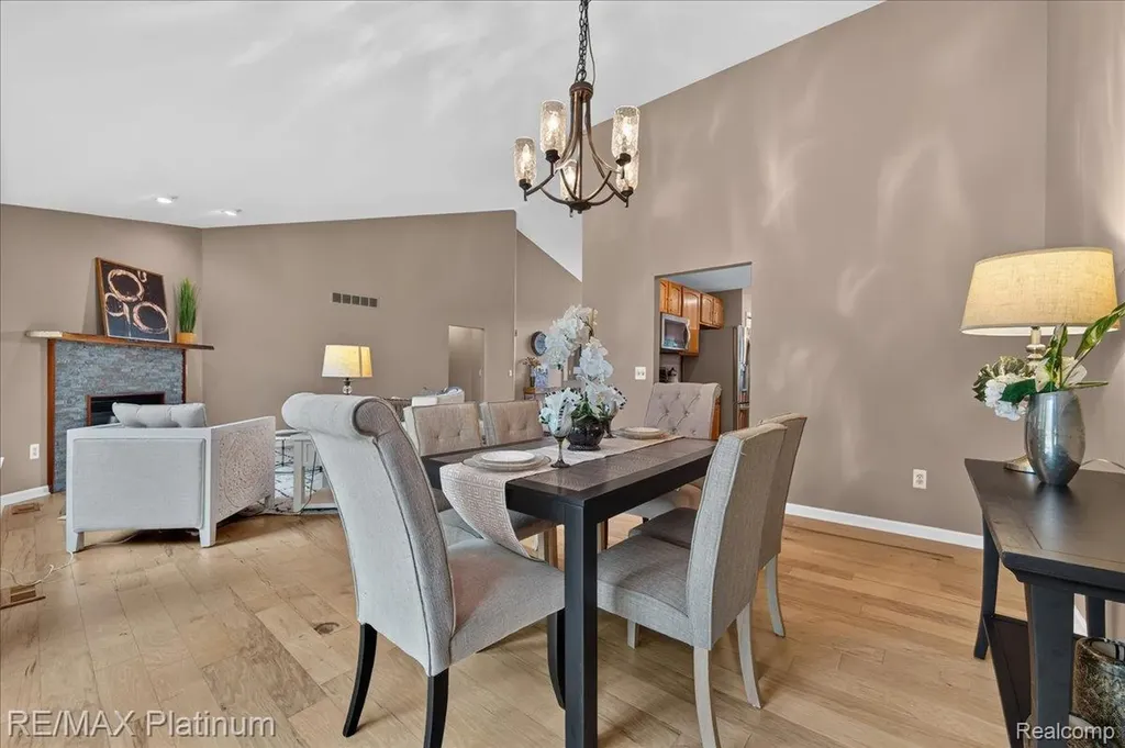1698 Treyborne Circle Commerce Charter Township MI 48390