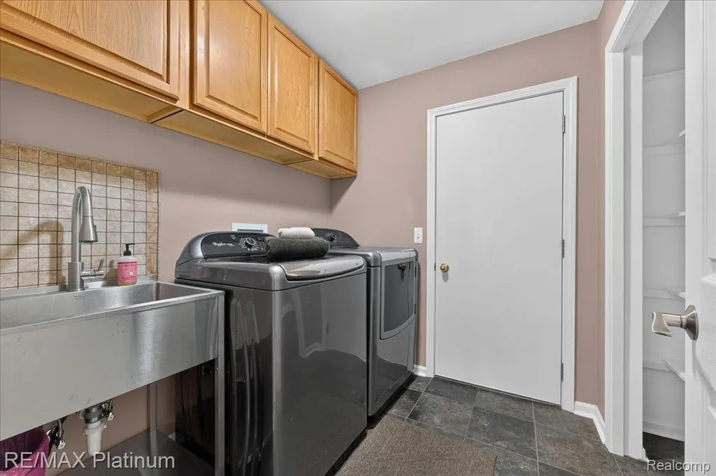 1698 Treyborne Circle Commerce Charter Township MI 48390