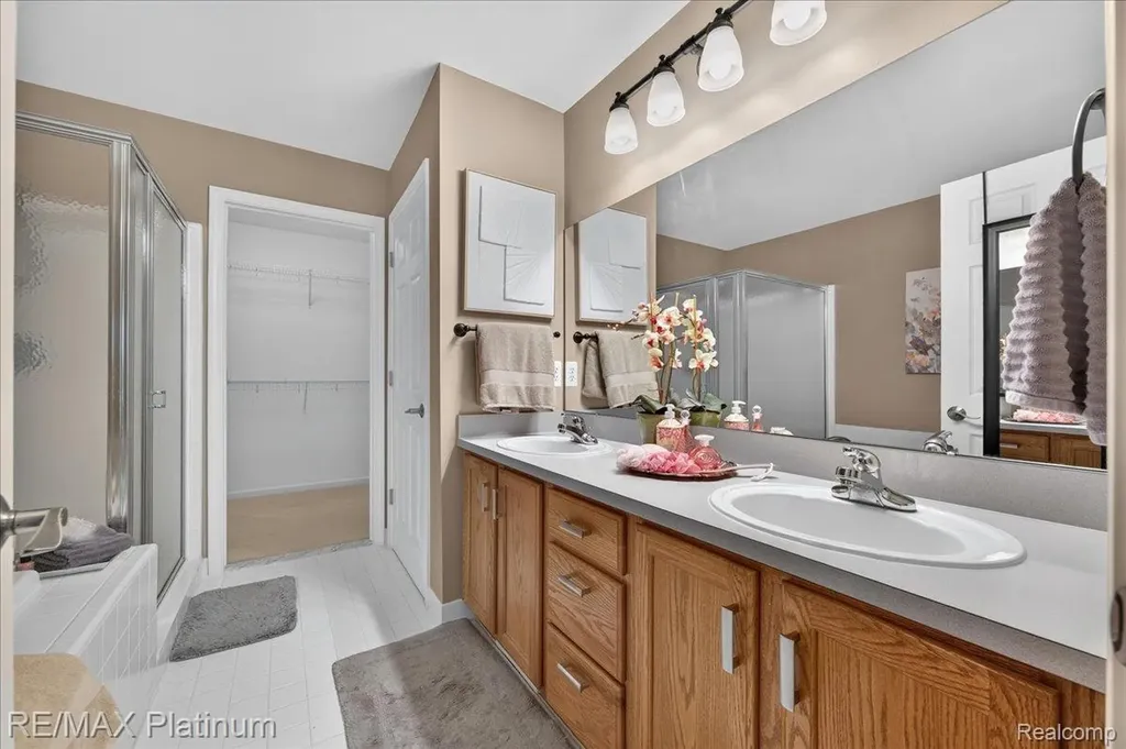 1698 Treyborne Circle Commerce Charter Township MI 48390