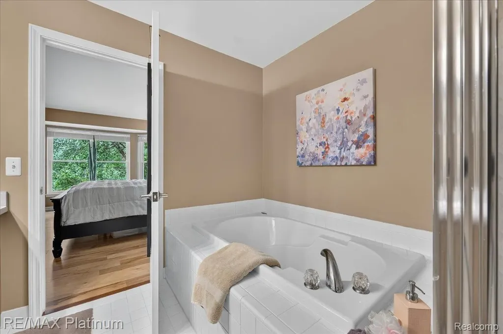 1698 Treyborne Circle Commerce Charter Township MI 48390