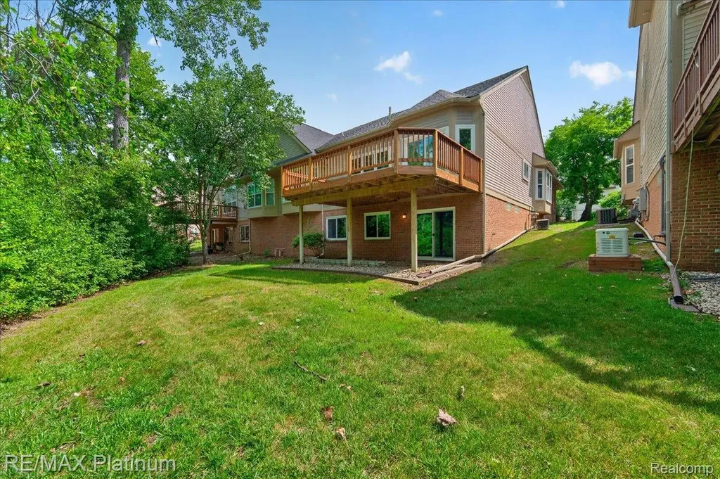 1698 Treyborne Circle Commerce Charter Township MI 48390