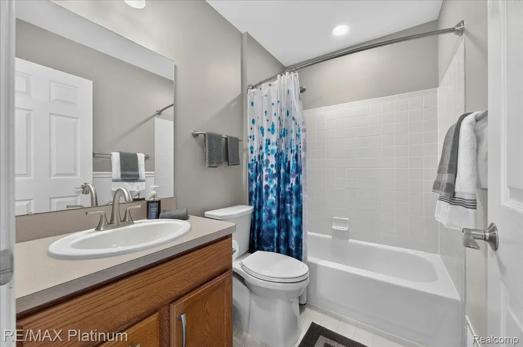 1698 Treyborne Circle Commerce Charter Township MI 48390