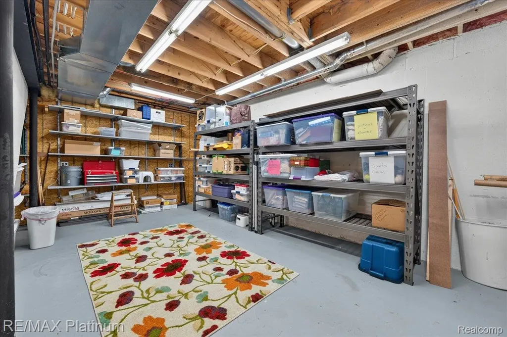 1698 Treyborne Circle Commerce Charter Township MI 48390