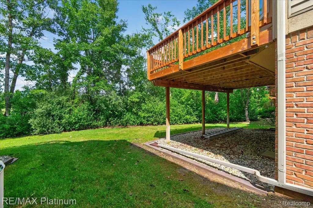 1698 Treyborne Circle Commerce Charter Township MI 48390