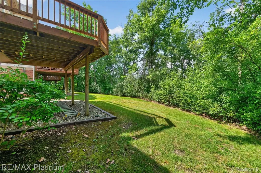 1698 Treyborne Circle Commerce Charter Township MI 48390
