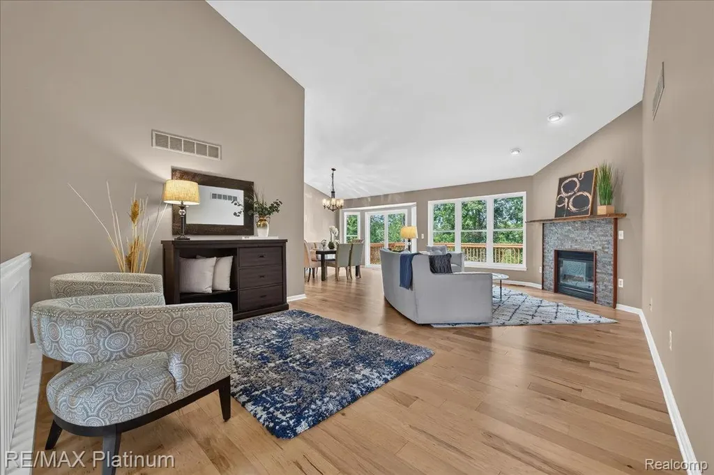 1698 Treyborne Circle Commerce Charter Township MI 48390