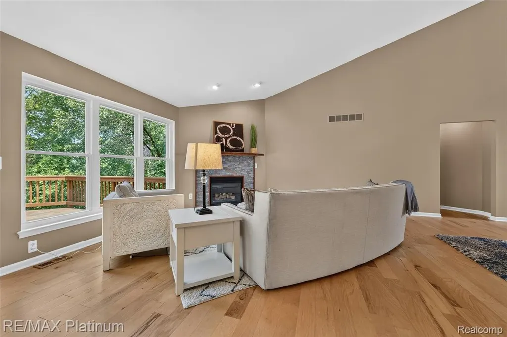1698 Treyborne Circle Commerce Charter Township MI 48390