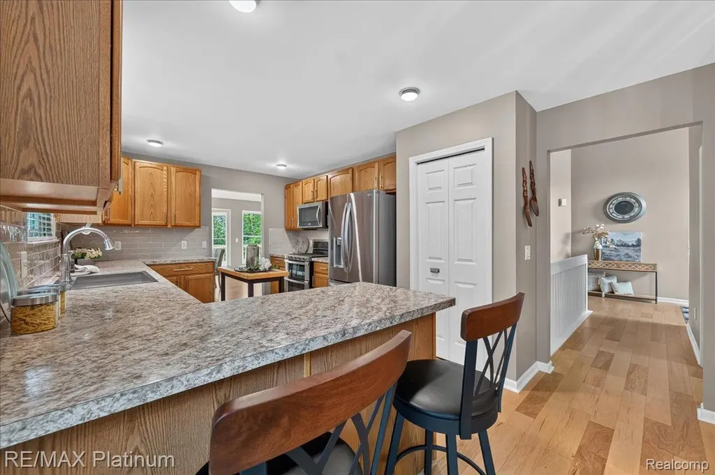 1698 Treyborne Circle Commerce Charter Township MI 48390