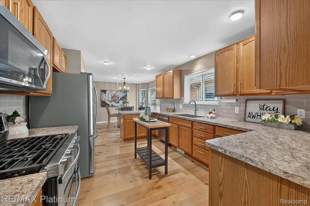 1698 Treyborne Circle Commerce Charter Township MI 48390