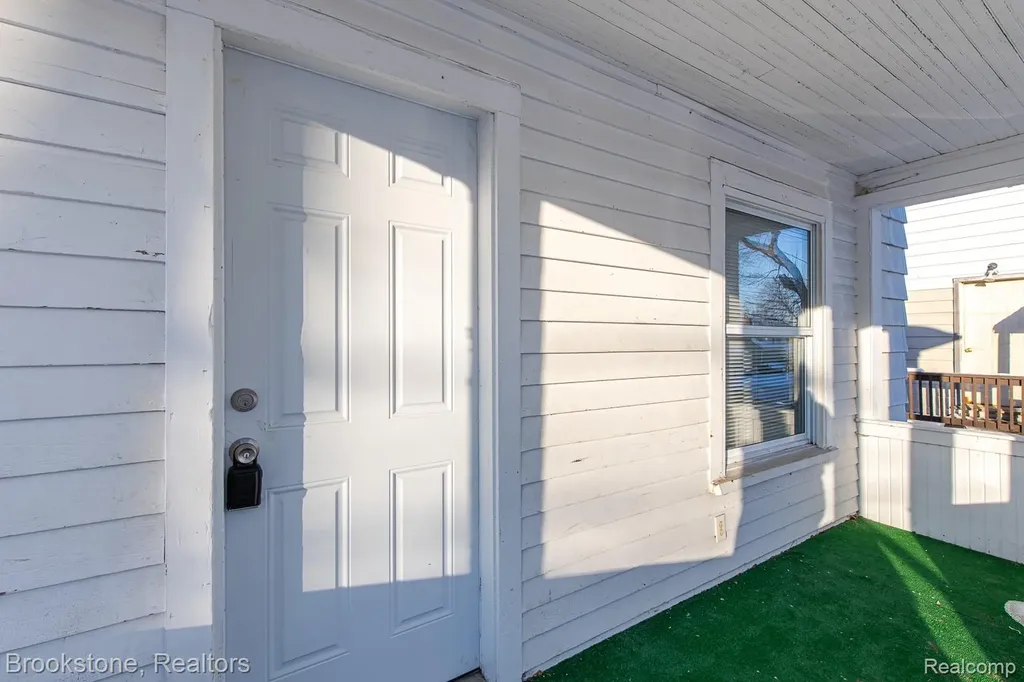 54 Hudson Avenue Pontiac City MI 48342