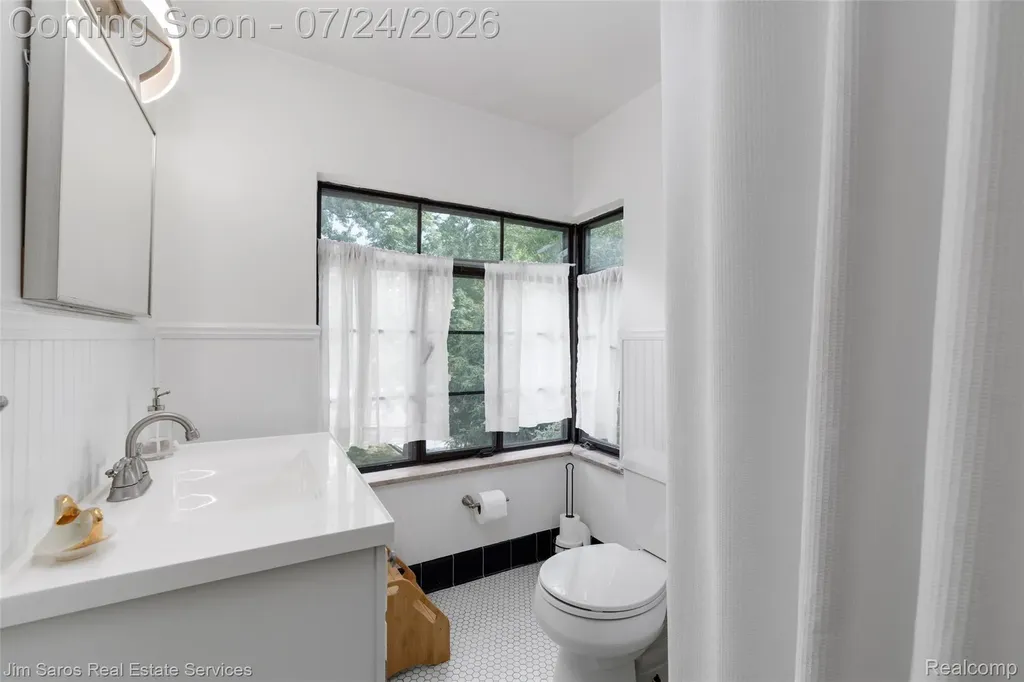 757 Middlesex Road Grosse Pointe Park City MI 48230