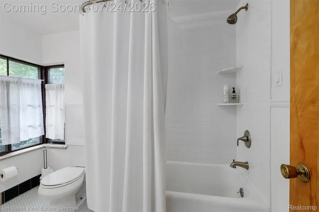 757 Middlesex Road Grosse Pointe Park City MI 48230