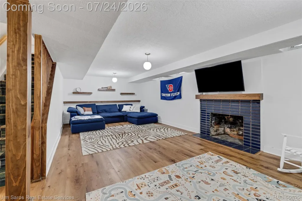 757 Middlesex Road Grosse Pointe Park City MI 48230