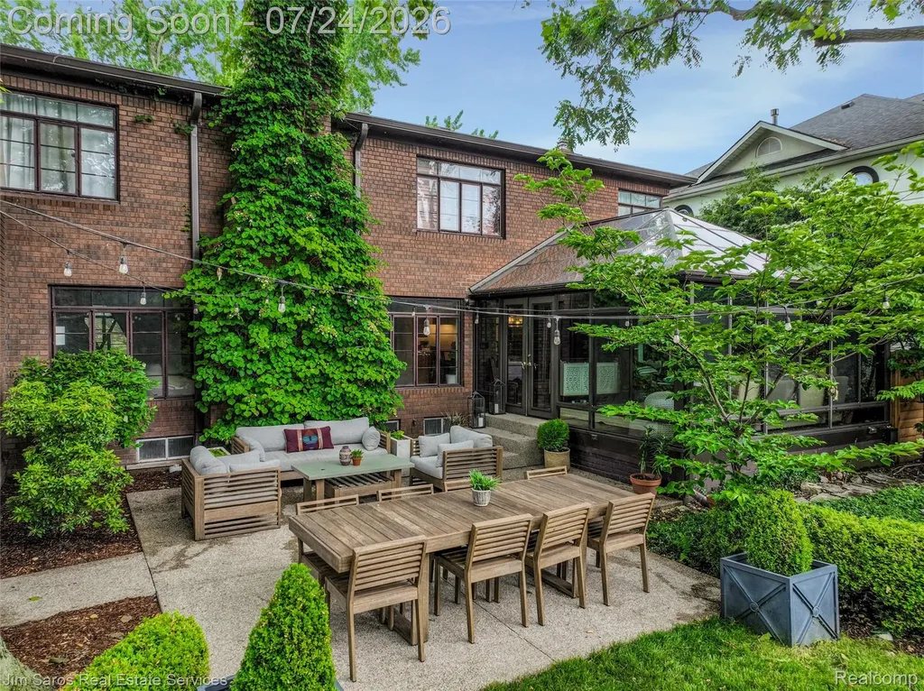 757 Middlesex Road Grosse Pointe Park City MI 48230
