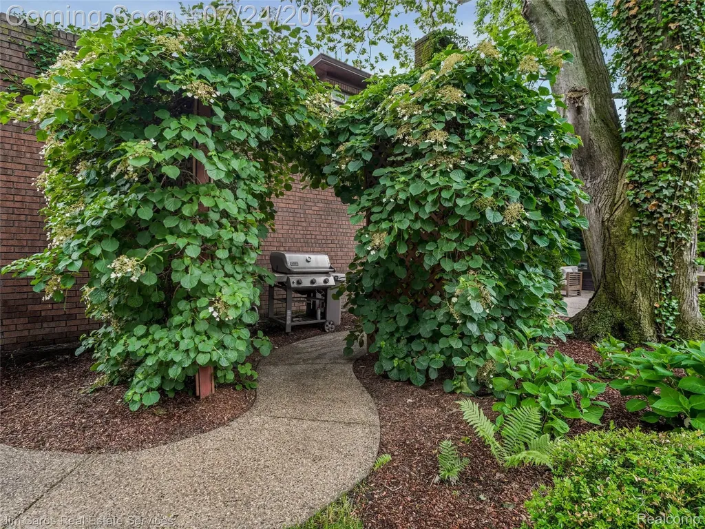 757 Middlesex Road Grosse Pointe Park City MI 48230