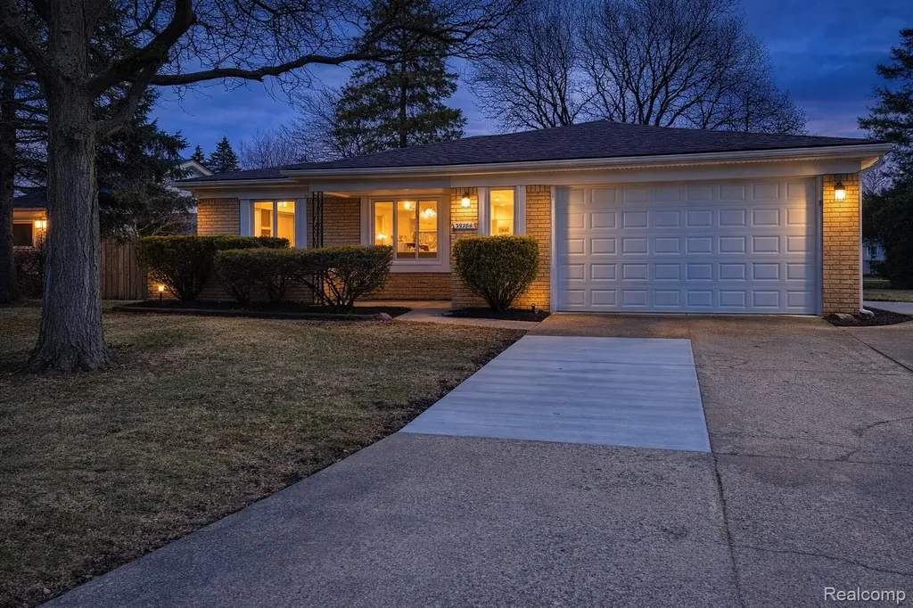 39284 Sunderland Drive Clinton Charter Township MI 48038