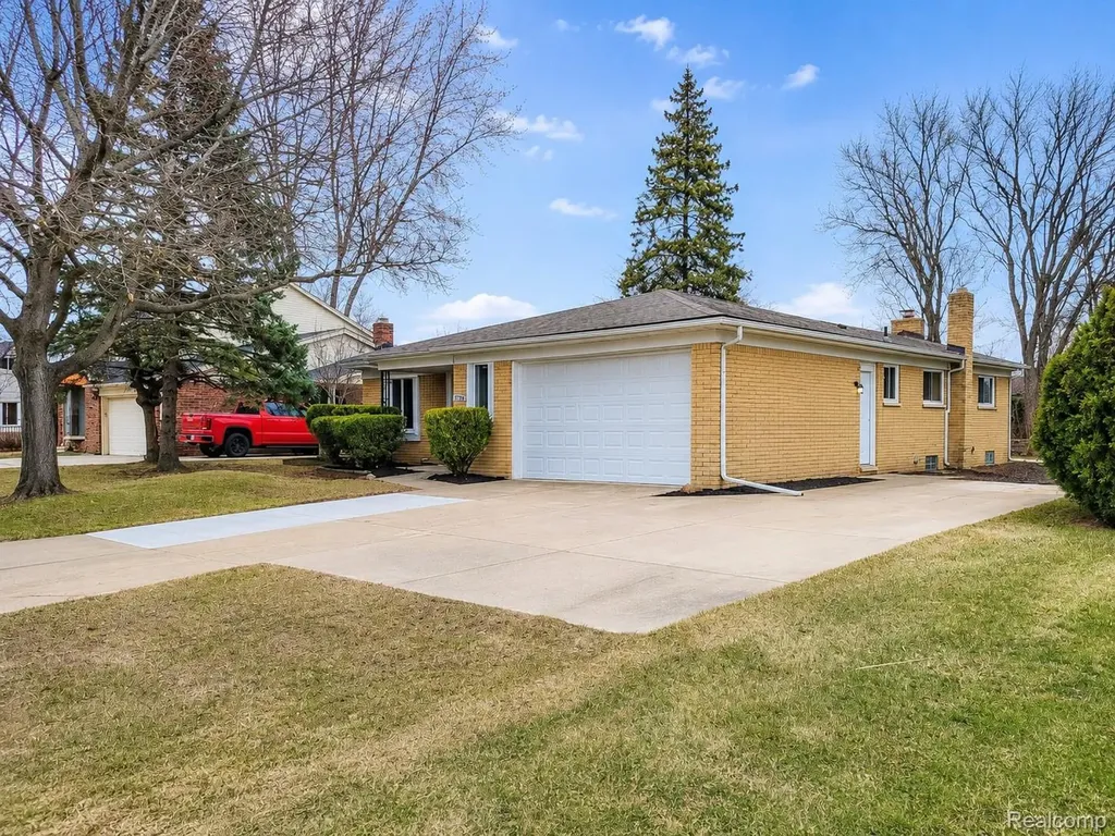 39284 Sunderland Drive Clinton Charter Township MI 48038