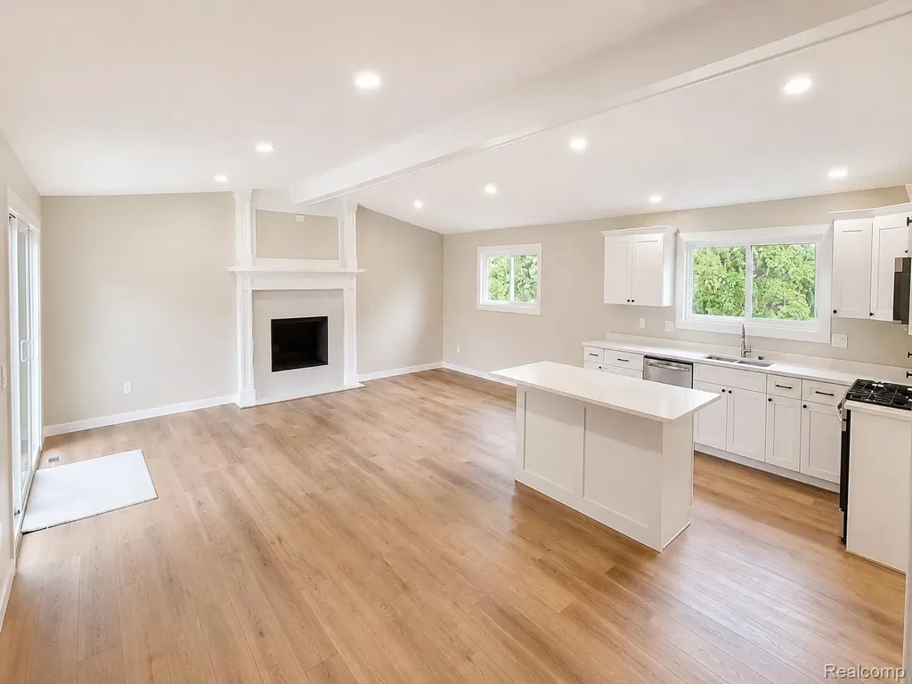 39284 Sunderland Drive Clinton Charter Township MI 48038