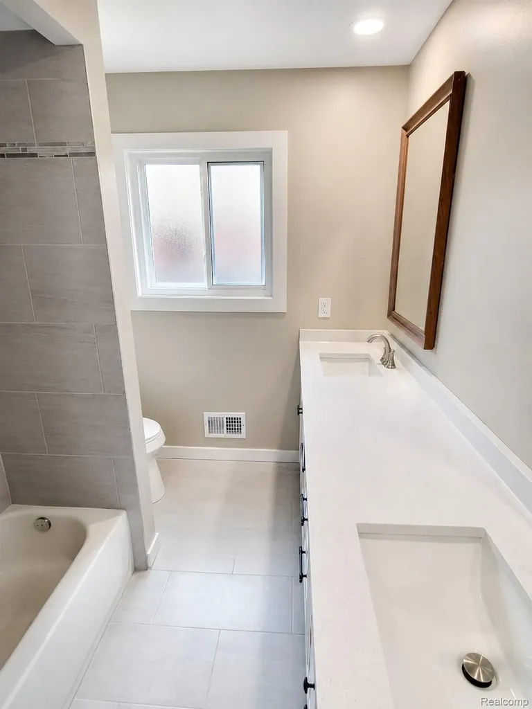 39284 Sunderland Drive Clinton Charter Township MI 48038