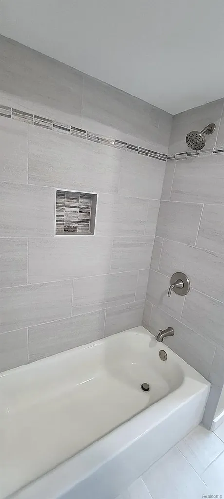 39284 Sunderland Drive Clinton Charter Township MI 48038