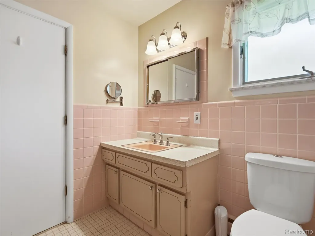 240 E Huron River Drive Belleville City MI 48111