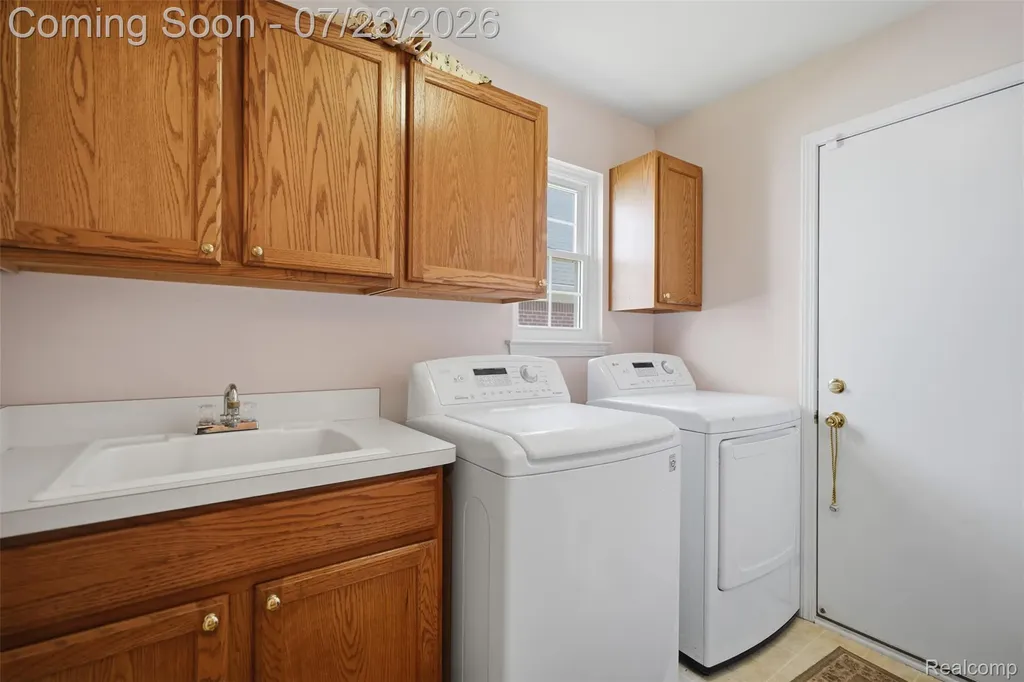 668 Shady Maple Drive Wixom City MI 48393