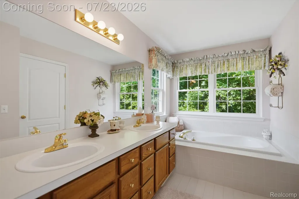668 Shady Maple Drive Wixom City MI 48393