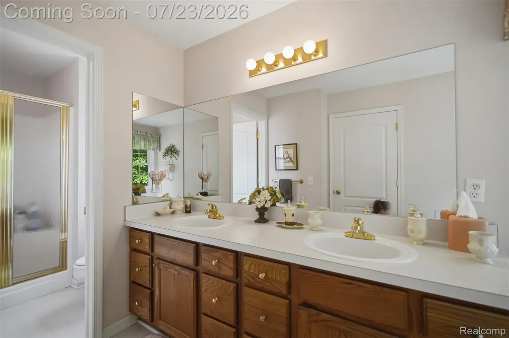 668 Shady Maple Drive Wixom City MI 48393