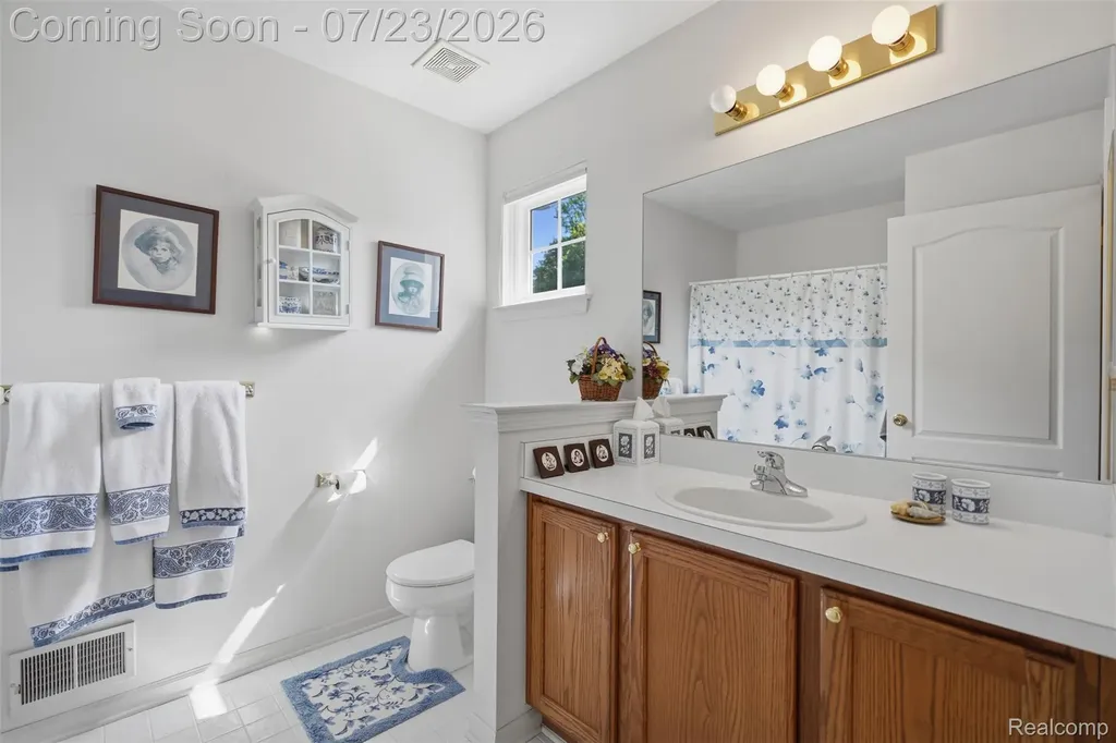 668 Shady Maple Drive Wixom City MI 48393