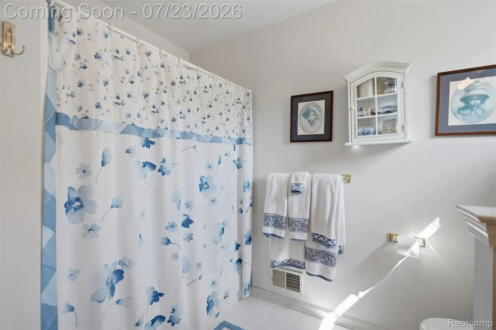 668 Shady Maple Drive Wixom City MI 48393