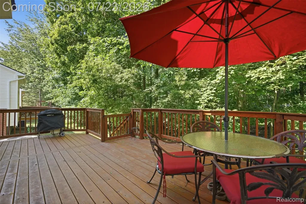668 Shady Maple Drive Wixom City MI 48393