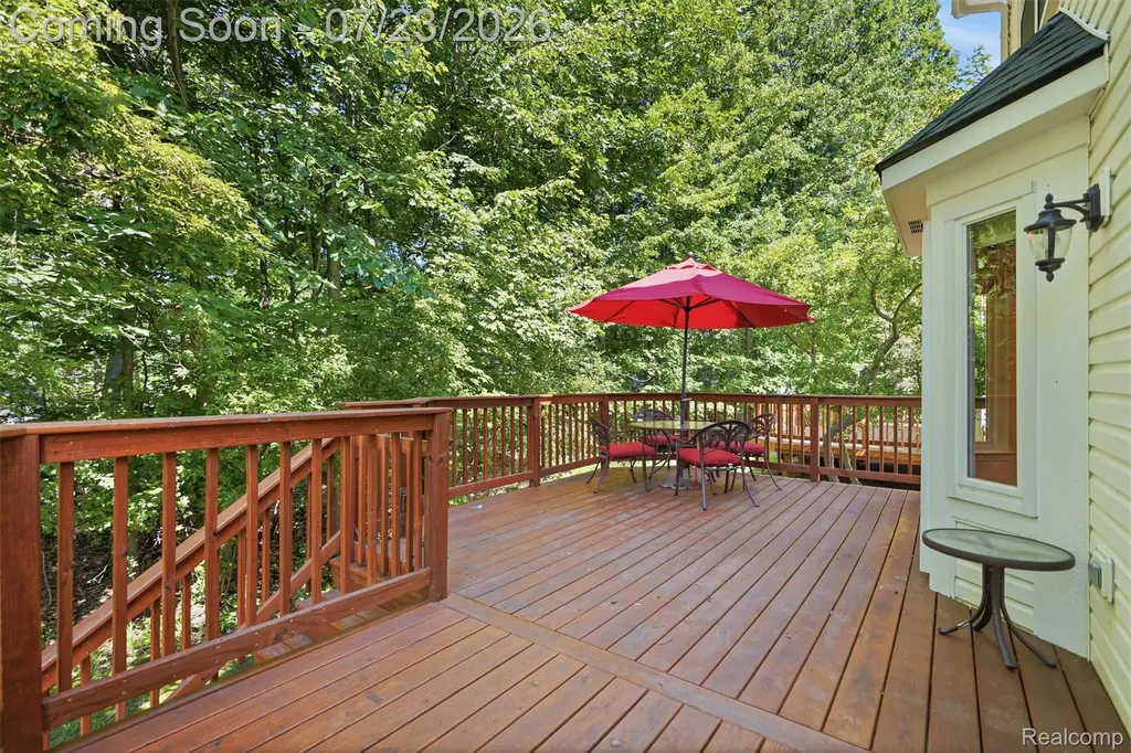 668 Shady Maple Drive Wixom City MI 48393