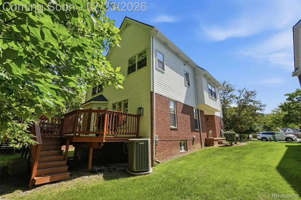 668 Shady Maple Drive Wixom City MI 48393