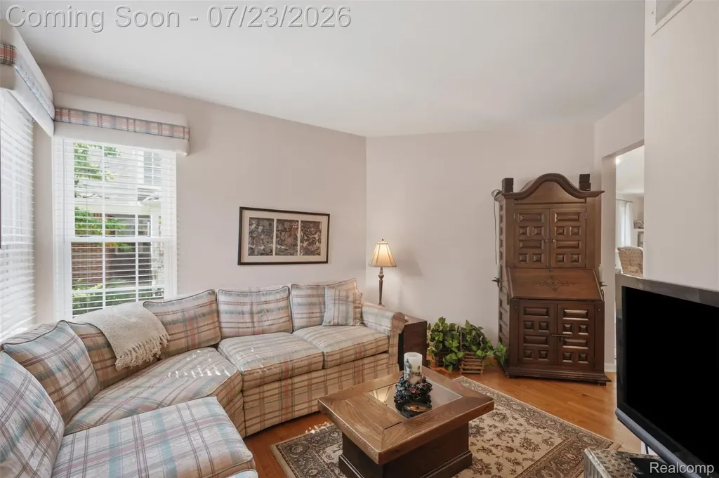 668 Shady Maple Drive Wixom City MI 48393