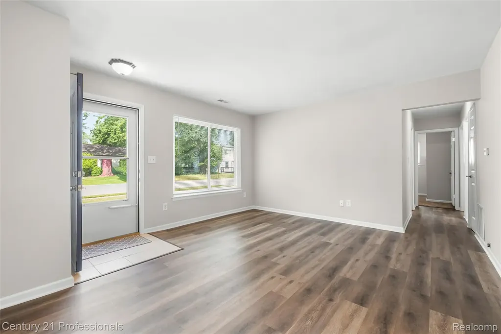 22830 Colgate Street Farmington Hills City MI 48336