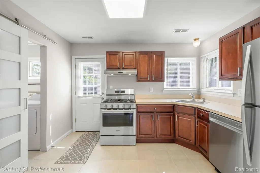 22830 Colgate Street Farmington Hills City MI 48336