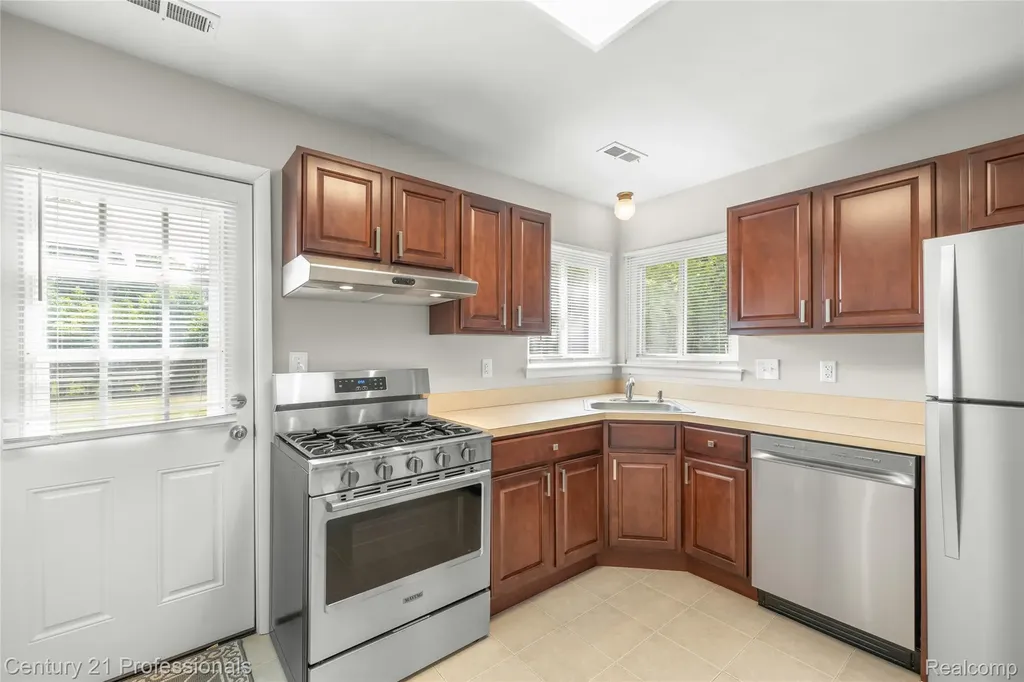 22830 Colgate Street Farmington Hills City MI 48336