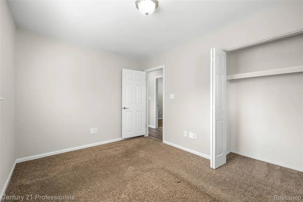 22830 Colgate Street Farmington Hills City MI 48336